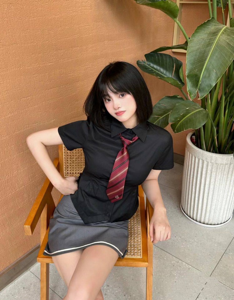 小寡妇在线观看免费播放电视剧,热播电影推荐